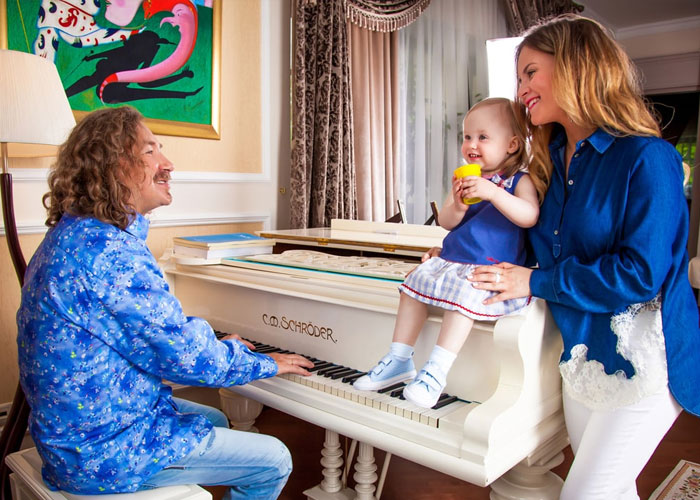 Игорь Николаев